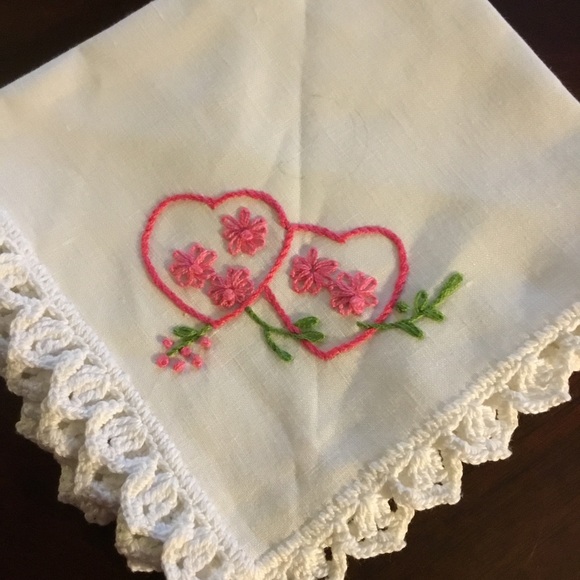 Vintage Hand Embroidered Heart Napkins - Picture 4 of 4